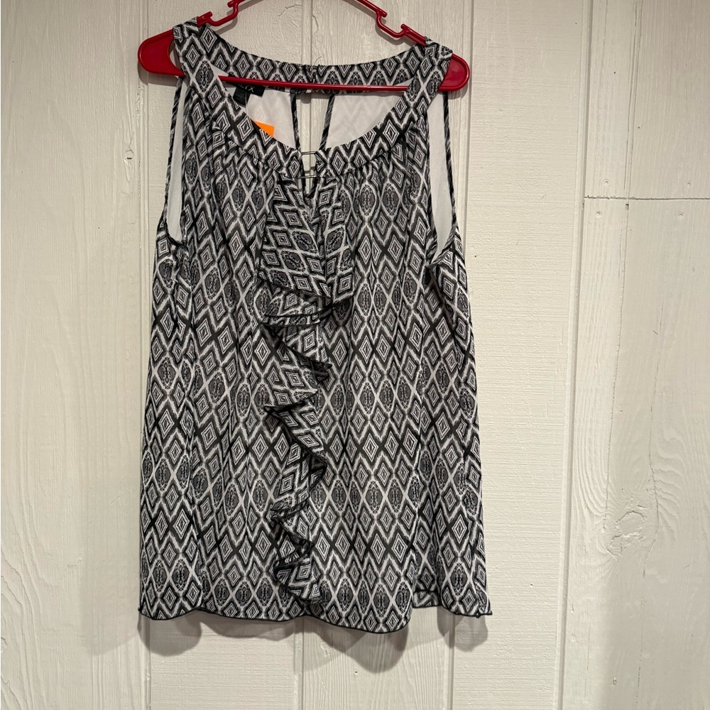 Alyx Black and White Geometric Sleeveless Top